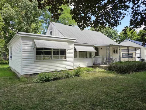 110 Elm Ct, Decorah, IA 52101