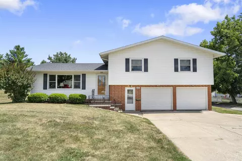 907 Walnut St, Traer, IA 50675