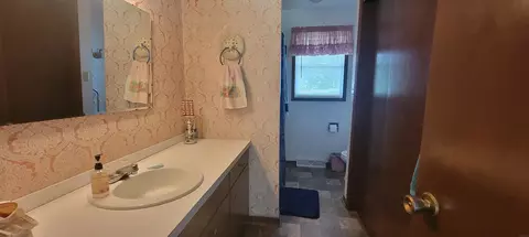 28864 Walnut St, Eldorado, IA 52175 photo 5