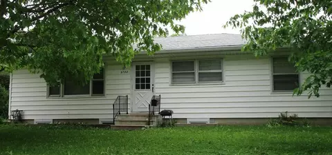 821 W 28th St, Cedar Falls, IA 50613