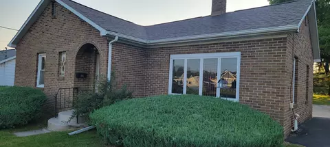 204 N Pine St, West Union, IA 52175
