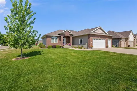 4305 Daina Dr, Cedar Falls, IA 50613