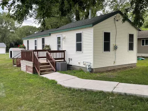 1011 NE 10th St, Independence, IA 50644