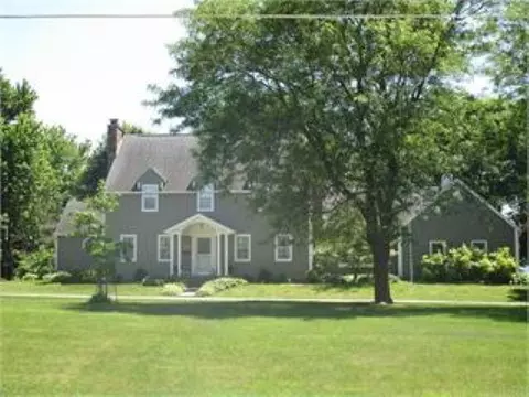 4416 W 12th St, Cedar Falls, IA 50613