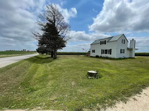 17862 110th St, Aplington, IA 50604