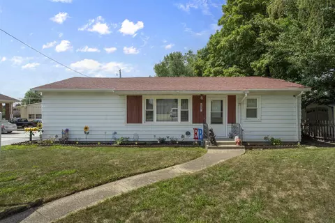 244 N 3rd St, Winthrop, IA 50682