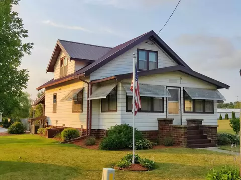 2374 Co Rd B32 Rd, Calmar, IA 52132