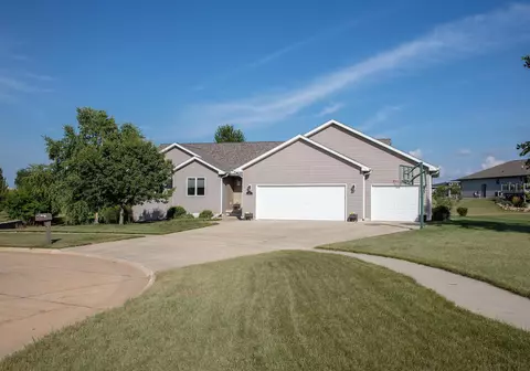 1607 Rubble Rd, Waverly, IA 50677