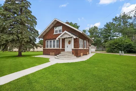 132 Elmwood St, Waterloo, IA 50701