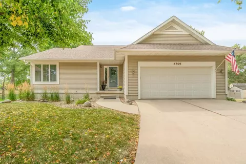 4706 Leslee Ln, Waterloo, IA 50701