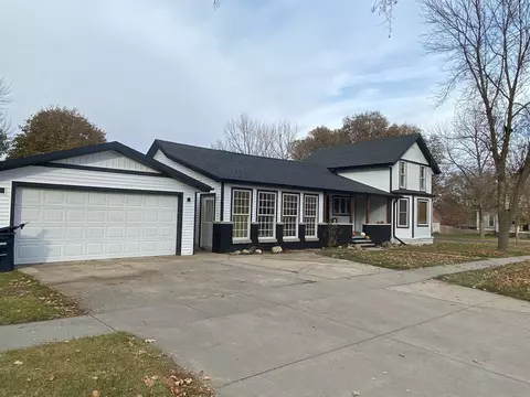 707 Wemple St, Parkersburg, IA 50665
