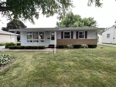 1220 Oak St, Osage, IA 50461