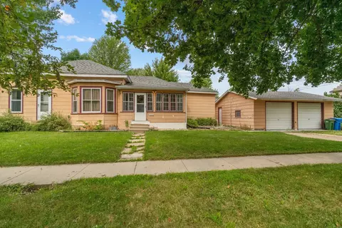 322 SW 6th St, Waverly, IA 50677