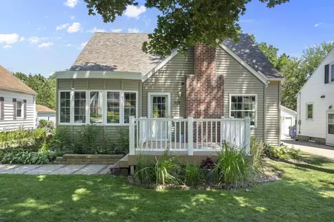 419 Terrace Dr, Waterloo, IA 50702
