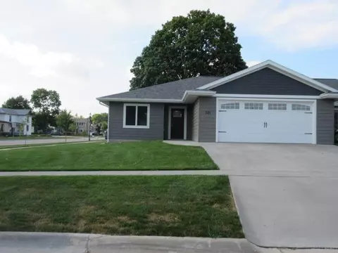 201 E 2nd St, Monticello, IA 52310