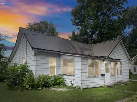 615 Woodlawn Ave, Traer, IA 50675