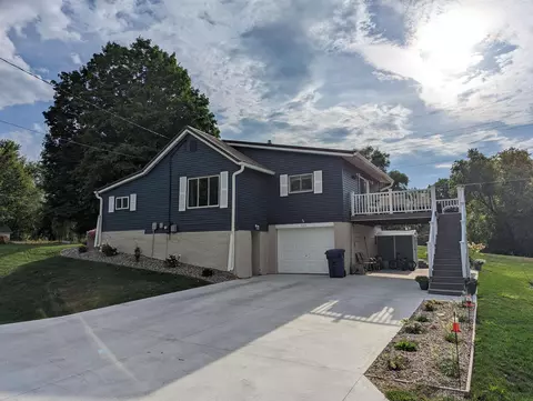604 Mill Ave, Elgin, IA 52141