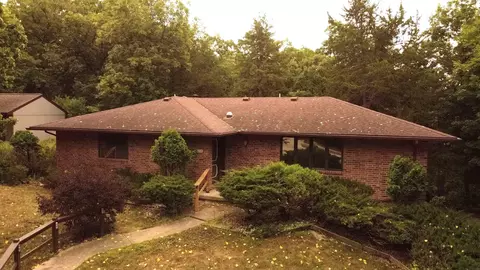 710 Ridge Rd, Decorah, IA 52101