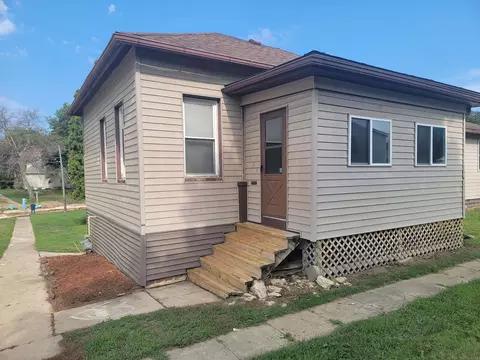 126 Linden St, West Union, IA 52175