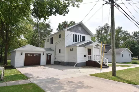 309 6th St S E, Independence, IA 50644