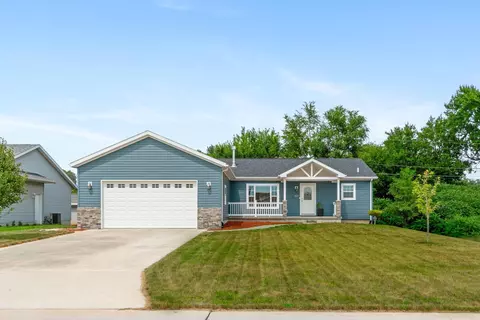 829 Jakob Ln, Evansdale, IA 50707