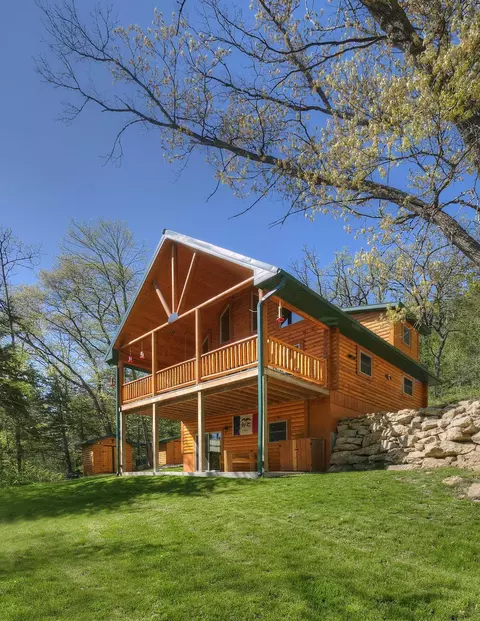 1232 Quandahl Rd, Decorah, IA 52101