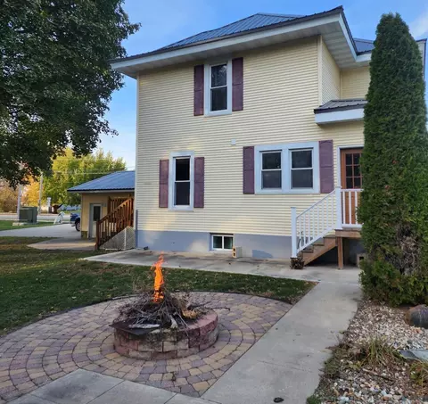 519 E 1st St, Sumner, IA 50674 photo 3