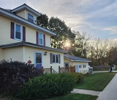 519 E 1st St, Sumner, IA 50674
