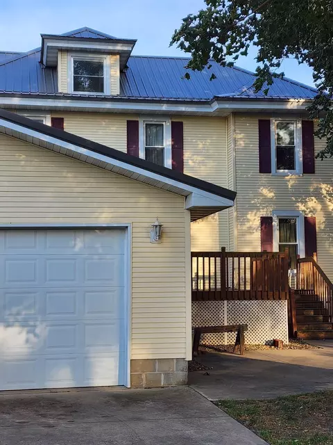 519 E 1st St, Sumner, IA 50674 photo 4