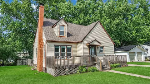 415 3rd St, Hudson, IA 50643