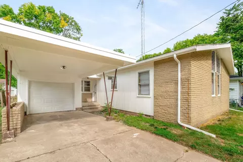 908 Denver St, Waterloo, IA 50702