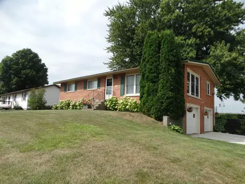 1204 2nd St NW, Waukon, IA 52172