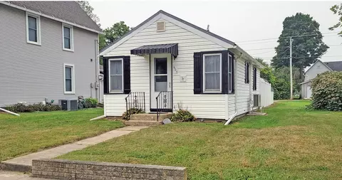903 Main St, Elgin, IA 52141
