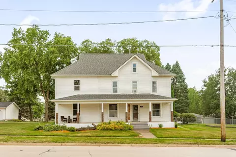 241 E Fayette St, Denver, IA 50622