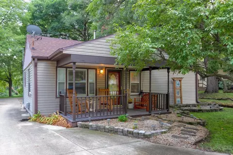 409 Dixie Cir, Evansdale, IA 50707