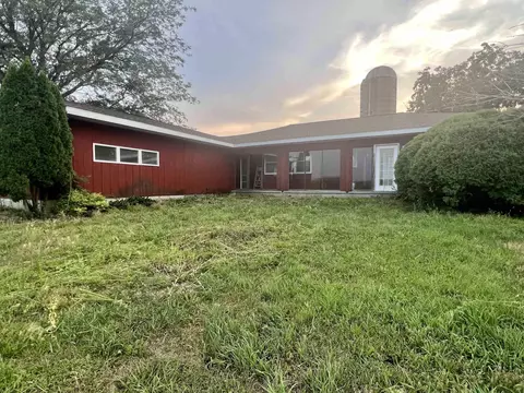 7305 Ranchero Rd, Cedar Falls, IA 50613
