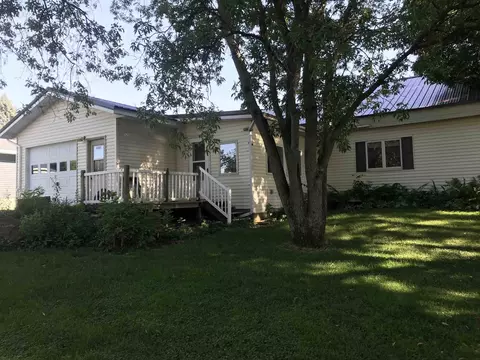 304 W Main St, Riceville, IA 50466