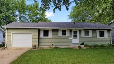 1720 Rainbow Dr, Waterloo, IA 50701