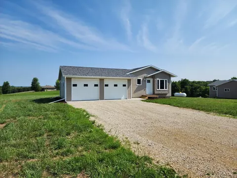 530 Hanover Hill Lane Ln, Waukon, IA 52172