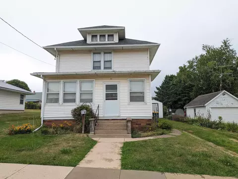 20 NE 2nd Ave, Waukon, IA 52172