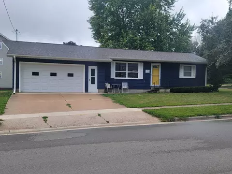 306 W Water St, Fayette, IA 52142