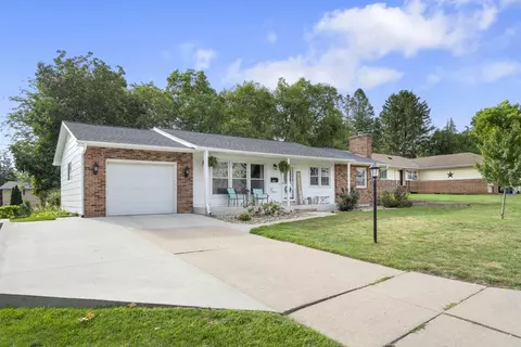 3305 W Ridge Dr, Waterloo, IA 50701