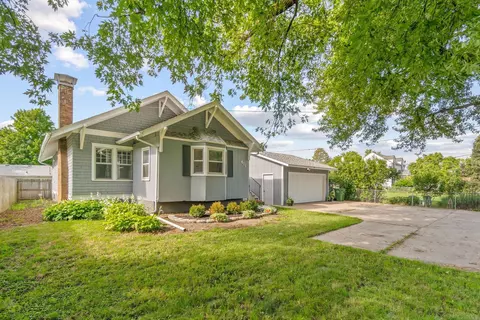 411 W Ridgeway Ave, Waterloo, IA 50701