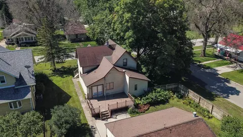 403 3rd Ave, Ackley, IA 50601
