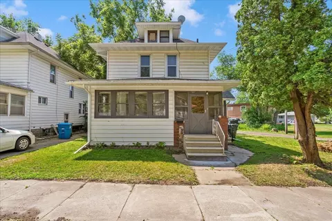 213 Elmwood St, Waterloo, IA 50701