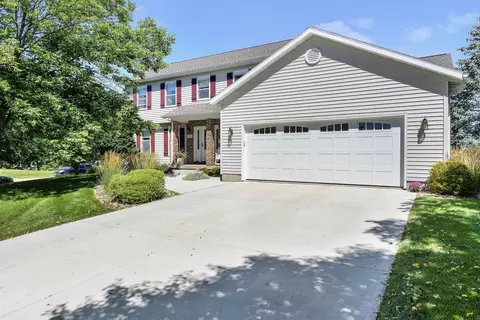 3317 Pheasant Dr, Cedar Falls, IA 50613
