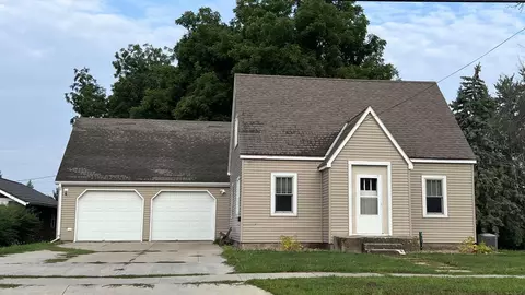 319 S Linn Ave, New Hampton, IA 50659
