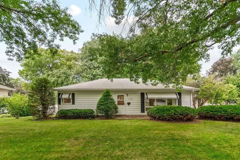 1238 S Hill Dr, Waterloo, IA 50701