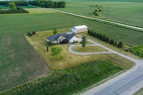 31050 130th St, Cedar Falls, IA 50613