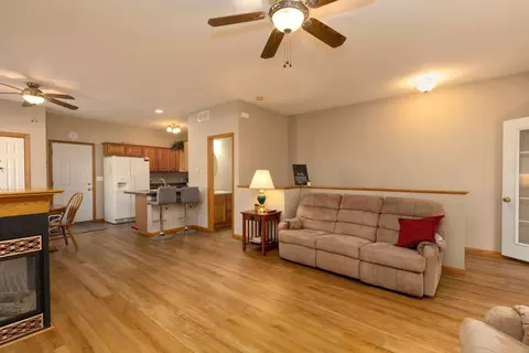 3824 Jay Ln, Waterloo, IA 50701 photo 12